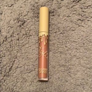 Kylie Velvet Liquid Lipstick in shade Commando